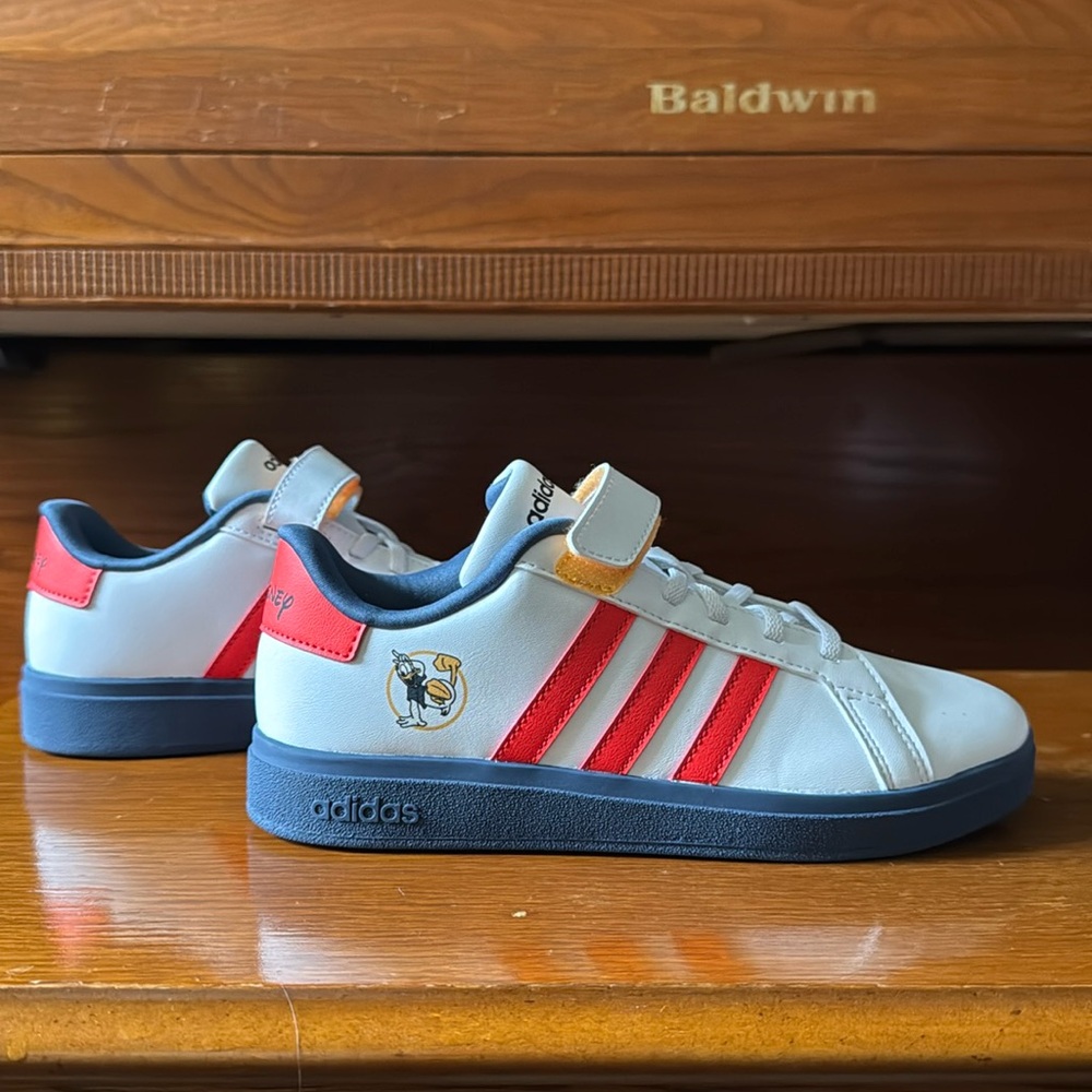 NWOT Disney x Adidas Donald Duck Sneakers, Kids 3
